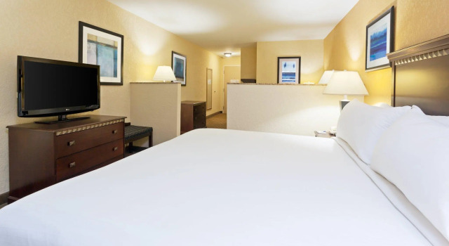 Люкс Holiday Inn Express and Suites Allentown West by IHG