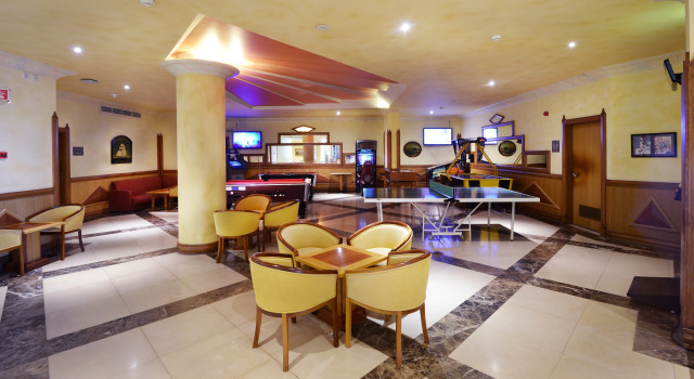 Holiday Inn Algarve Albufeira by IHG, Забронировать Отель Отели Албуфейра 4 звезды, рядом с Торговый центр Албуфейры, 4*