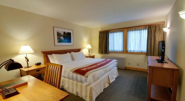 Номер Standard с красивым видом из окна Minnewaska Lodge