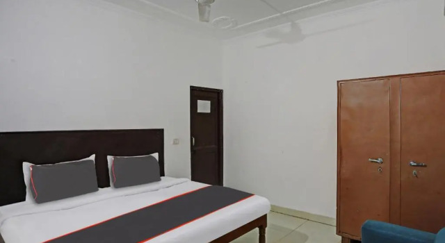 Collection O Mayank Guest House Near ISKCON Temple Noida, Забронировать Гостевой дом Гостевые дома Нойда, Гостевой дом