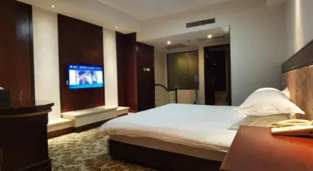Люкс Bossman International Hotel