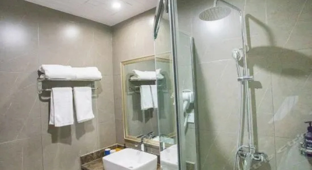 Starway Hotel (Wuxi Huishan District Tianyi Square
