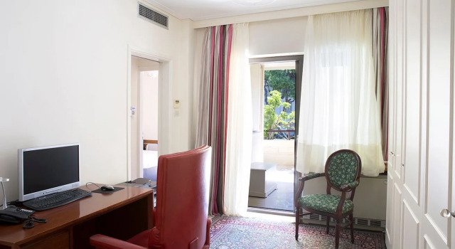 Athens Flats, Забронировать Отель Отели Афины с парковкой, рядом с Озеро Вулиагмени, Парковка