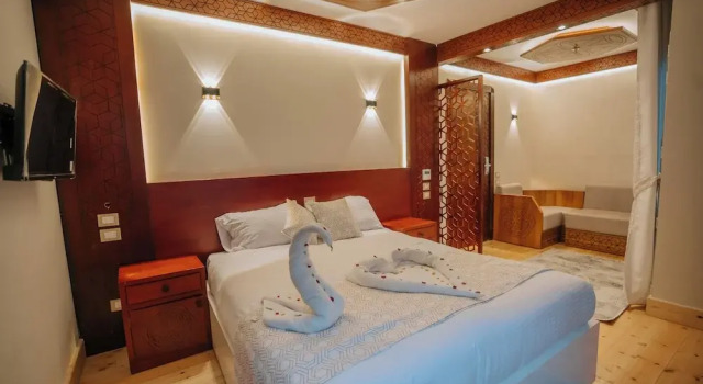 Azhar Dahabiya Luxury Suites, Rezerwuj Hotel Hotele w Isna z parkingiem, Parking
