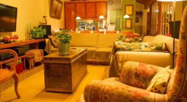 Venetula's Mansion, Book Hotel Kastoria 