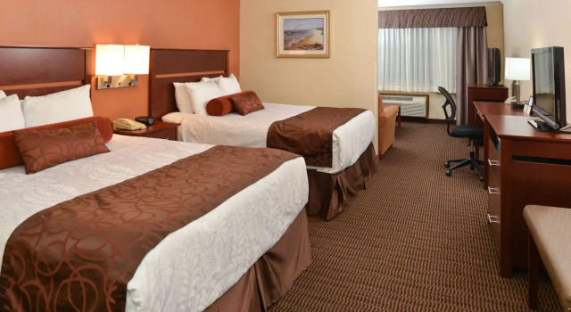 Четырёхместный семейный люкс Best Western Plus Landmark Inn