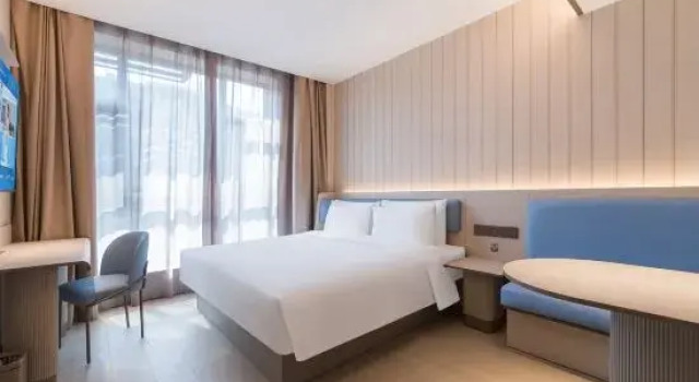 Люкс HanTing Hotel (Zhumadian Jiulongmao Shopping Center)