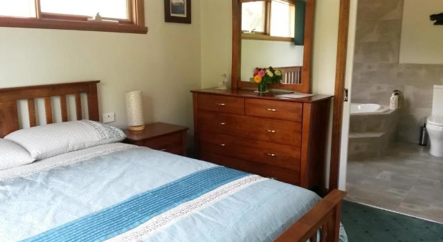 Eagle's Roost Farmstay B&B, Varaa Bed and Breakfast Rocky Cape Tasmania