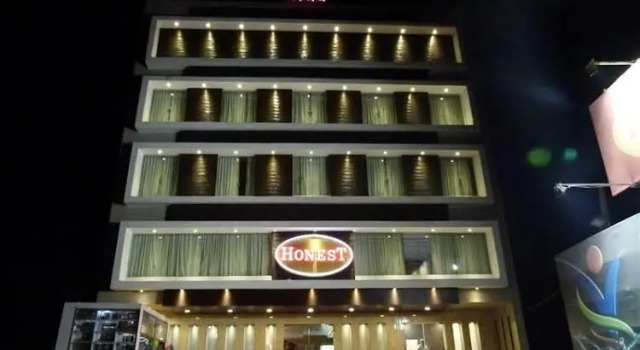 Avadh Hotel, Varaa Hotelli Morbi Industrial Area 