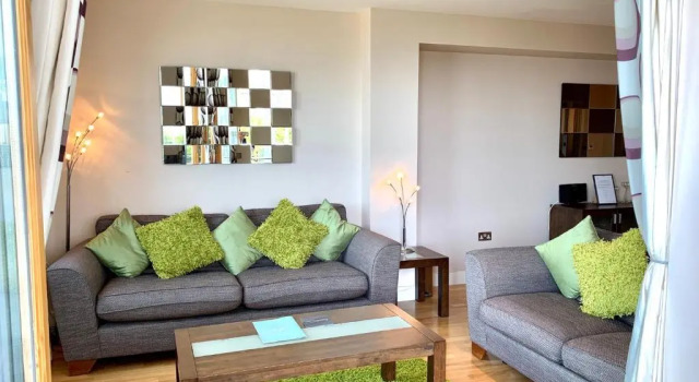 Ground Floor 2-Bedroom Apartment - Fistral Beach, Varaa Huoneisto Asunnot kohteessa Merseyside, Huoneisto