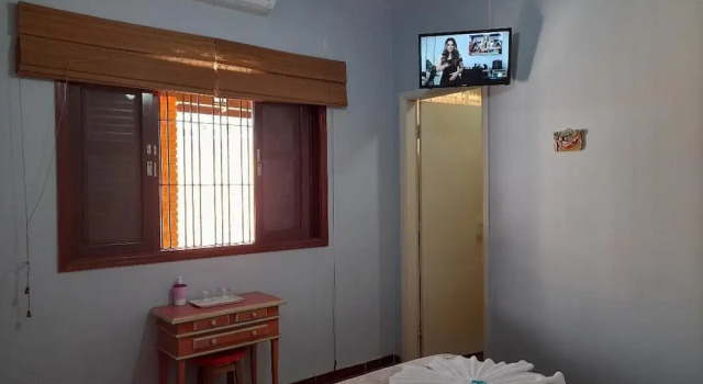 Suites em Águas de São Pedro, Забронировать Гостевой дом Отели Агуас-ди-Сан-Педру с парковкой, рядом с Palmeiras' Dam, Парковка