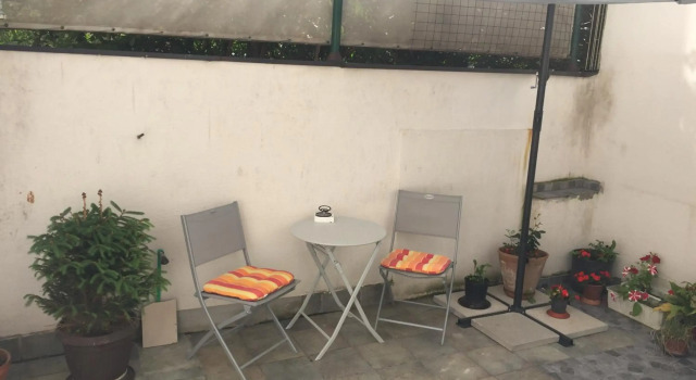 Crown Street Garden Studio, Забронировать Отель Отели Белграда с парковкой, рядом с Храм Святого Саввы, Парковка