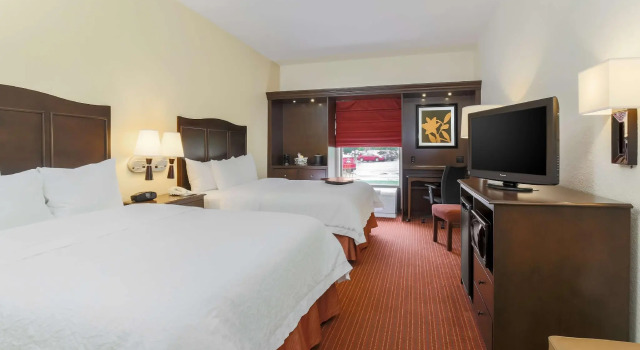 Четырёхместный номер Standard Hampton Inn Champaign/Urbana