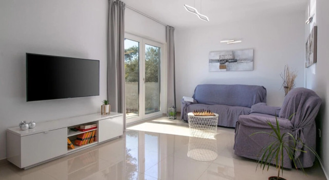 Beautiful Home in Medulin With Outdoor Swimming Pool, Wifi and 3 Bedrooms, Book Hotel Hoteller i Medulin med pool, Swimmingpool