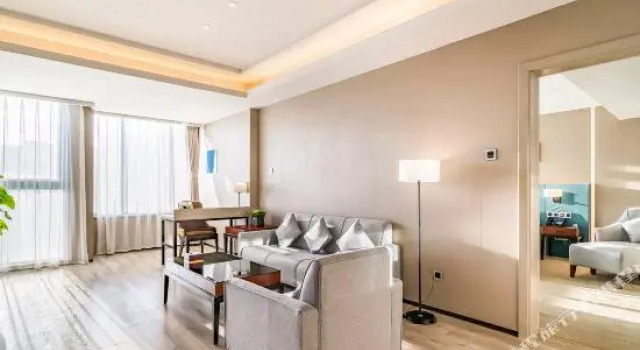 Люкс Business Lakeside Hotel
