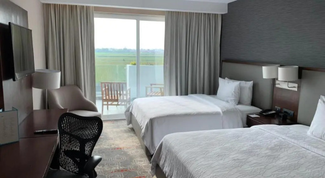 Четырёхместный номер Deluxe с балконом Hilton Garden Inn Salamanca