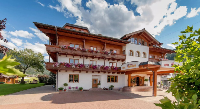 Alpines Gourmet Hotel Montanara, Забронировать Отель Флахау Salzburger Sportwelt