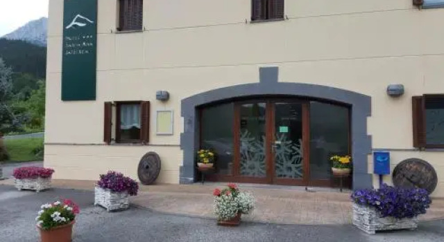 Hotel Jatetxea Santa Ana, Rezerwuj Hotel Hotele w Baskonia z parkingiem, Parking