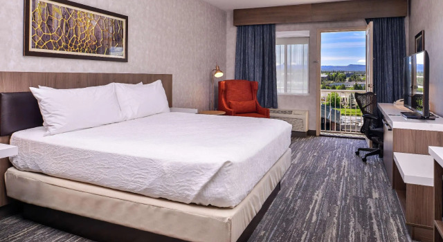 Двухместный номер Standard с балконом и с видом на реку Hilton Garden Inn Bend