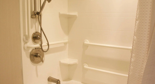 Двухместный люкс Courtyard by Marriott Asheville Airport