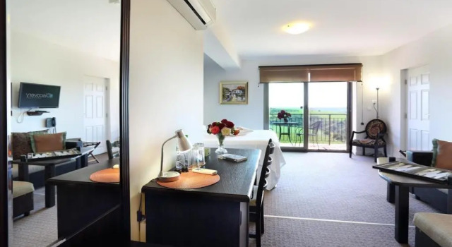 Номер Deluxe Seven Generations Winery Hotel