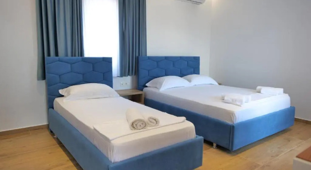 Standard- tredobbelt værelse med altan Summer Point Hotel