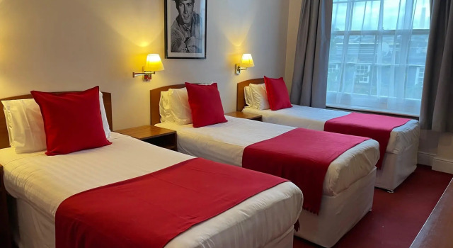 Трёхместный номер Standard St Georges Hotel
