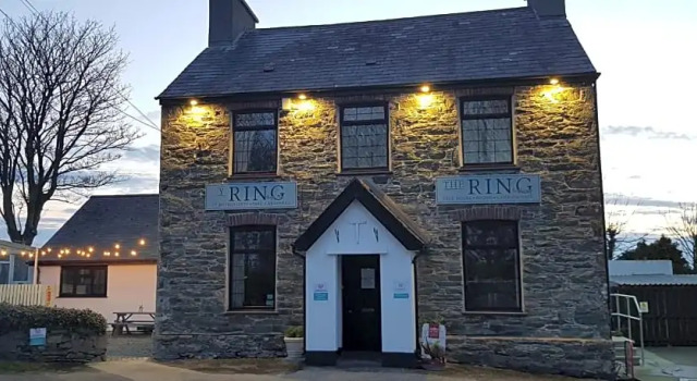 Ensuite Bed And Breakfast Rooms At The Ring Pub, Boek Hotel Rhosgoch Glamorgan