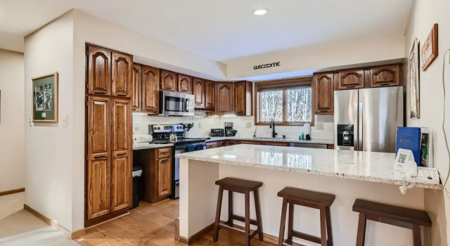 Private Hot Tub,clubhouse Access, Close To Slopes 4 Bedroom Home by RedAwning