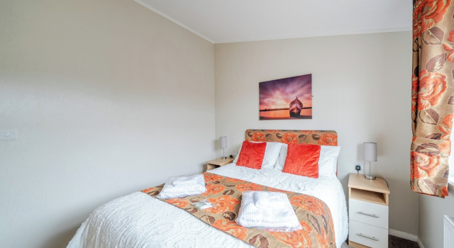 2 Bed Cabin - Sleeps 4 - Pets - 5 min to Beach, Забронировать Отель Отели Бринлингтон 3 звезды, 3*