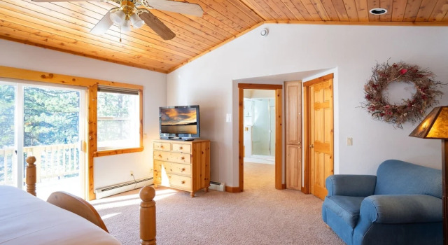 Skidder Trail Family Lodge 4 Bedroom Home by RedAwning