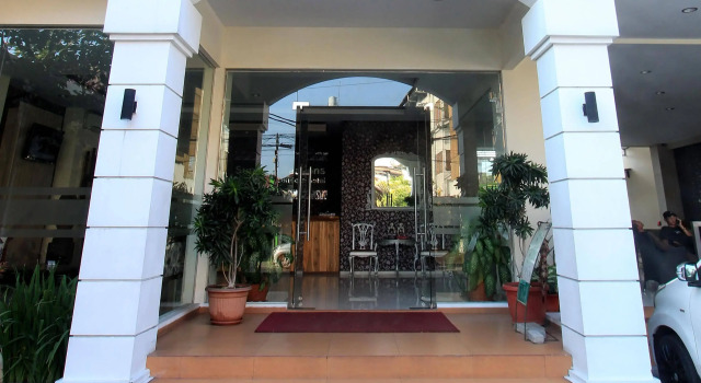 Summer Season Hotel