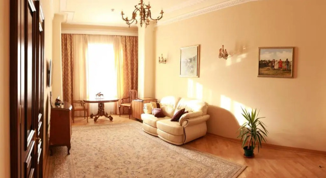 Люкс British Club Lviv