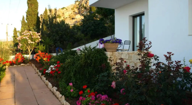 Полулюкс с видом на сад Creta Blue Boutique Hotel & Suites