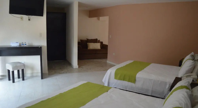 Четырёхместный полулюкс Hotel Jardin Real