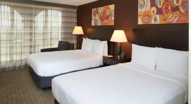 Двухместный номер с балконом DoubleTree by Hilton Dallas Market Center