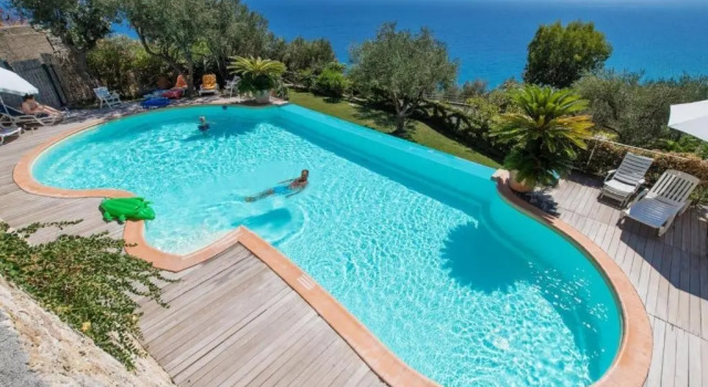 Ferienwohnung für 2 Personen 2 Kinder ca 40 m in Finale Ligure, Italienische Riviera Palmenriviera, Забронировать Апартаменты/квартира Отели Ривьера-делле-Пальме с бассейном, Бассейн