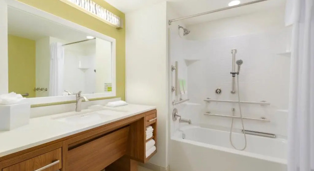 Четырёхместный люкс Home2 Suites by Hilton Canton