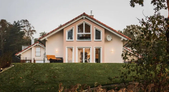Коттедж Traumhaftes Ferienhaus mit eigenem Seezugang sowie Sauna und Kamin