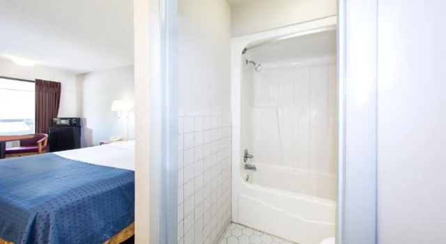 Номер Standard Days Inn by Wyndham Valdosta I-75