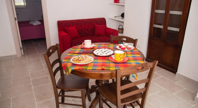 Trulli Donna Isabella 2, Book Bed and Breakfast Hotels in Locorotondo with a Pool, Swimming Pool