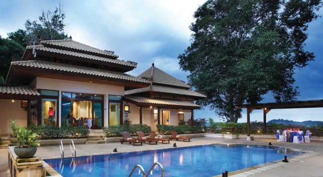 Вилла с 4 комнатами Indra Maya Pool Villas