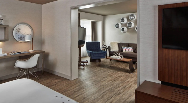 Люкс The Del Monte Lodge Renaissance Rochester Hotel & Spa
