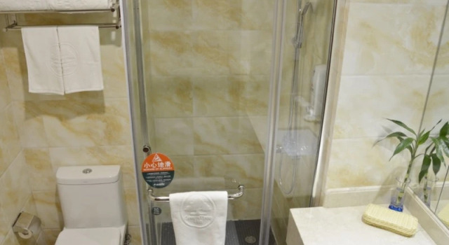 Двухместный номер Standard GreenTree Inn Jiangsu Lianyungang Donghai New Bus Station Express Hotel