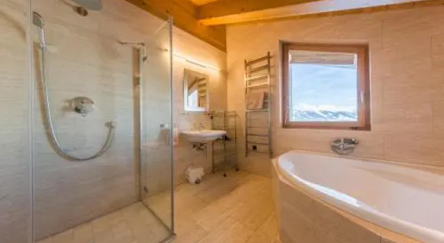 Chalet Enchanteur, Varaa Mökki Mökit kohteessa Valais, Mökki