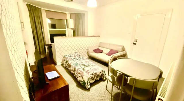 The Walnut Suite Lovely One Bedroom Flat in Stoke.