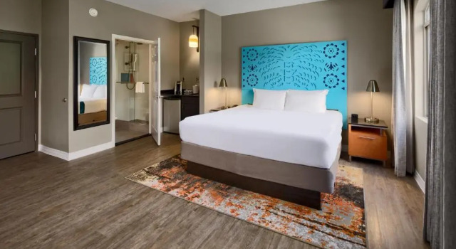 Двухместный номер Standard с видом на реку Hotel Indigo San Antonio Riverwalk by IHG