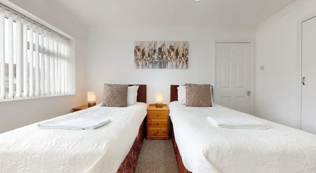 Lovely 3 Bedroom House in Dagenham With Parking, Забронировать Дом для отпуска Коттеджи Большого Лондона, Коттедж