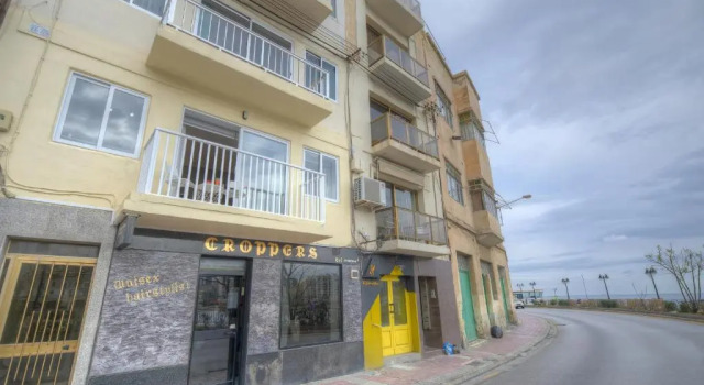 Апартаменты First floor studio apartment seconds from Balluta Bay IPAP1-1