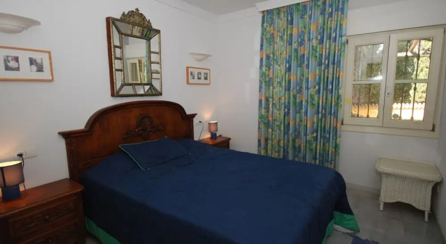 Holiday Villa near Fuengirola with Private Swimming Pool in Green Oasis, Забронировать Вилла Фуэнхирола Коста-дель-Соль